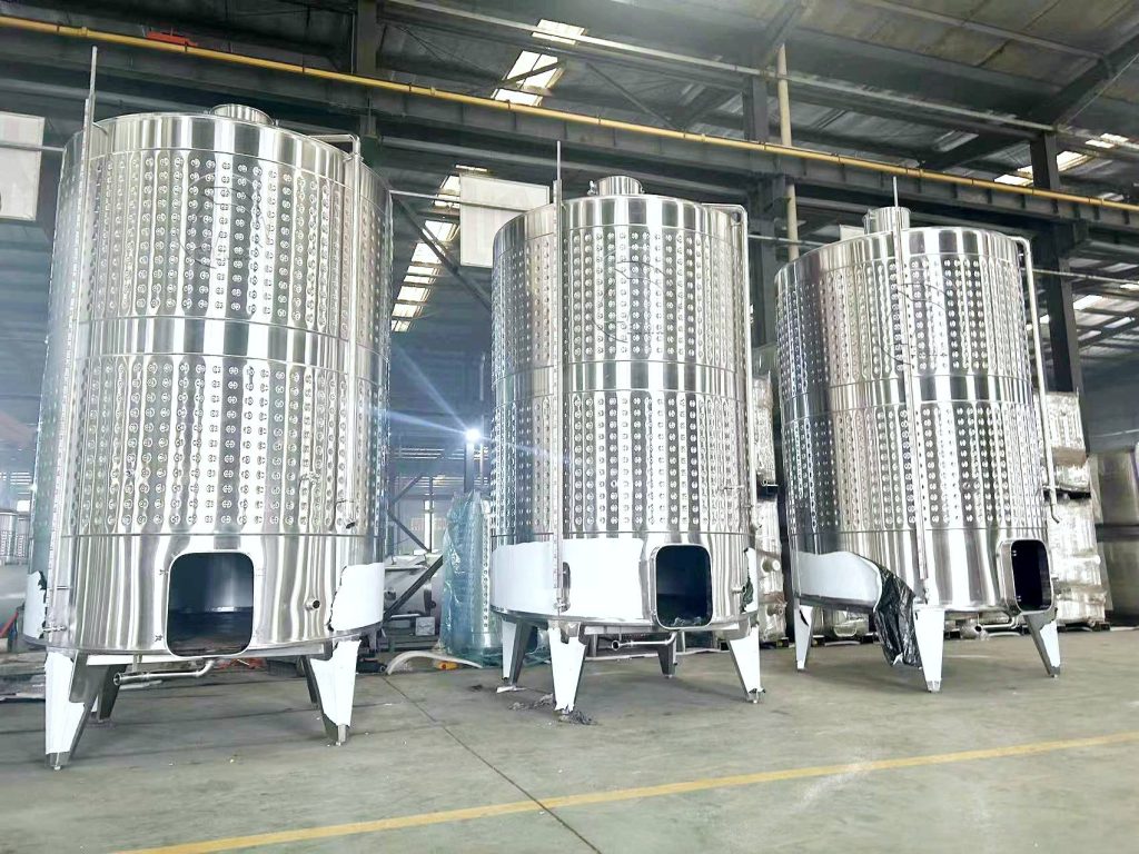 100HL-wine-fermentation-tanks