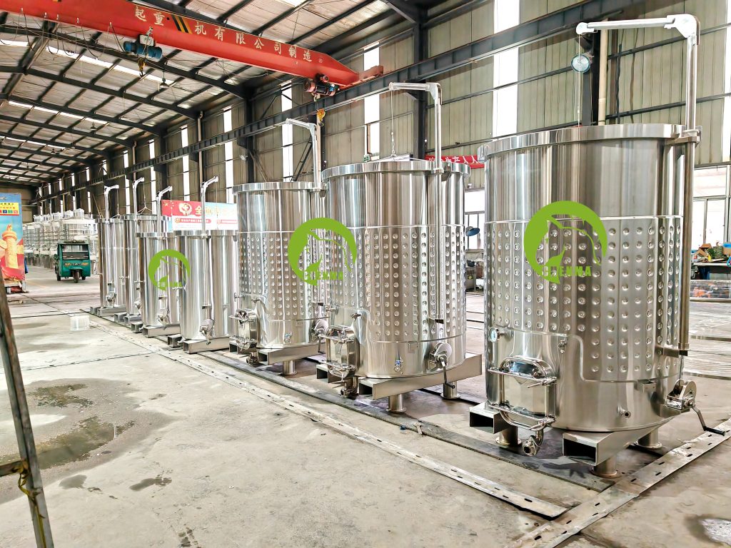 800L and 1000L and 2300L floating lid tank with forklift 