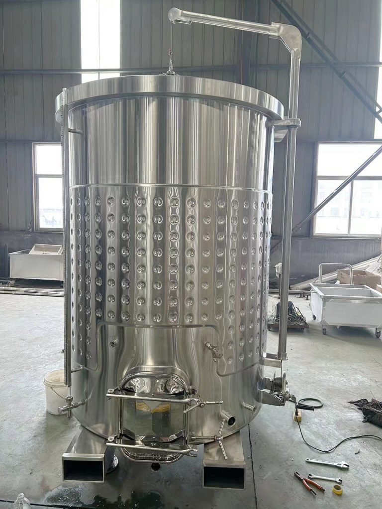 2300L floating lid tank with forklift