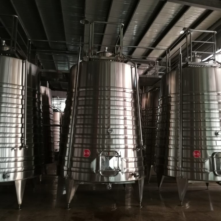 tapered conical wine fermentation tanks3