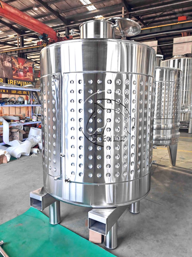2000L red wine fermenter with forklift