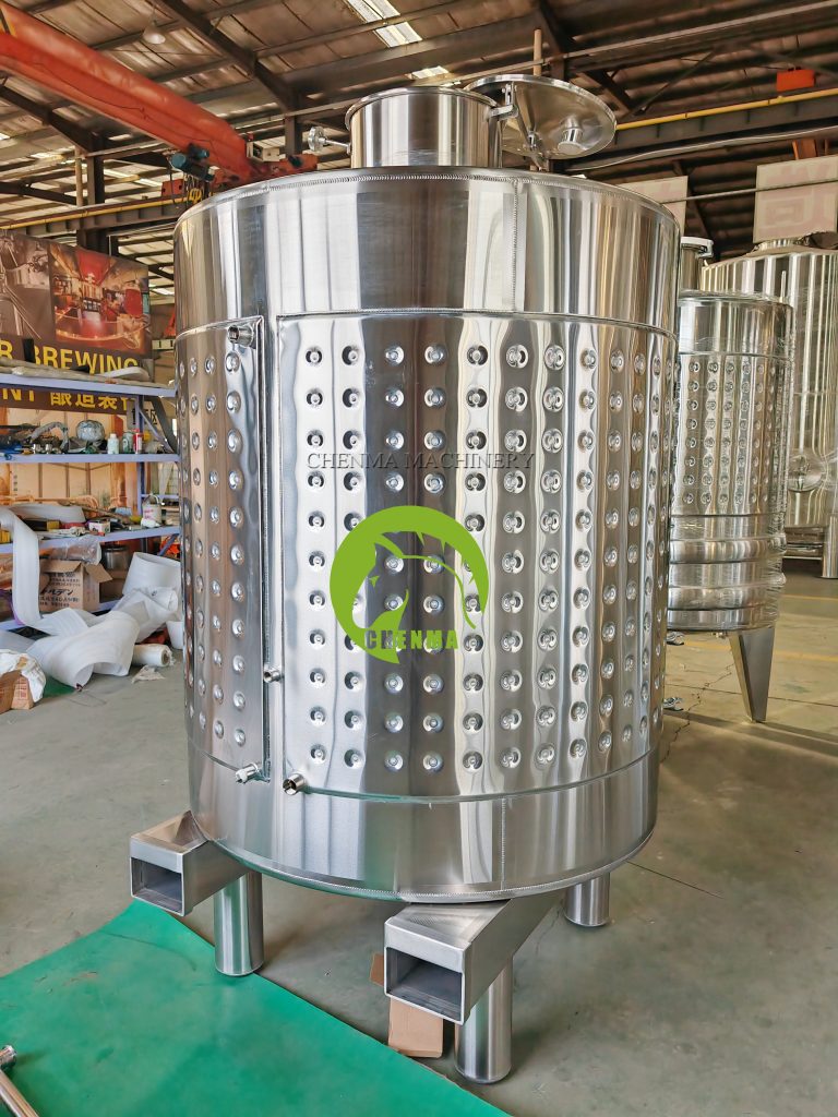 2000L Red wine fermentation tank with forklift