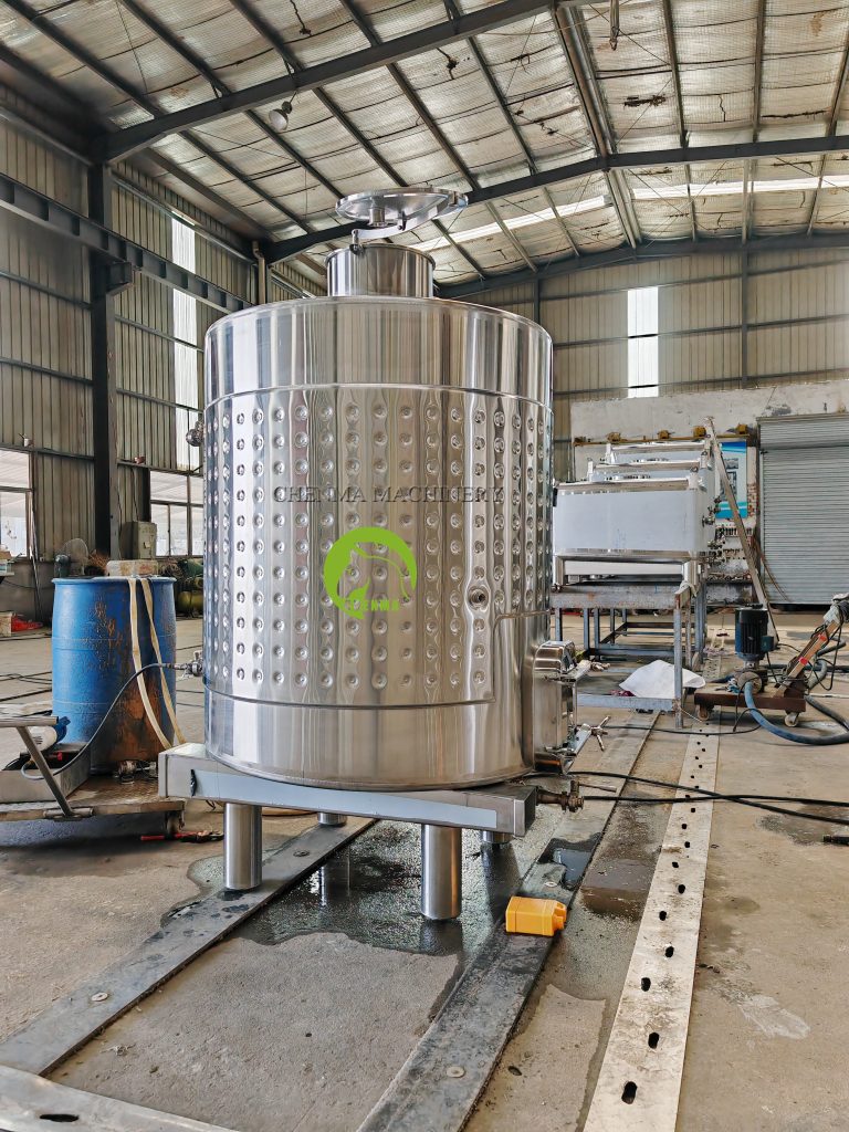 2000L red wine fermentation tank with forklift