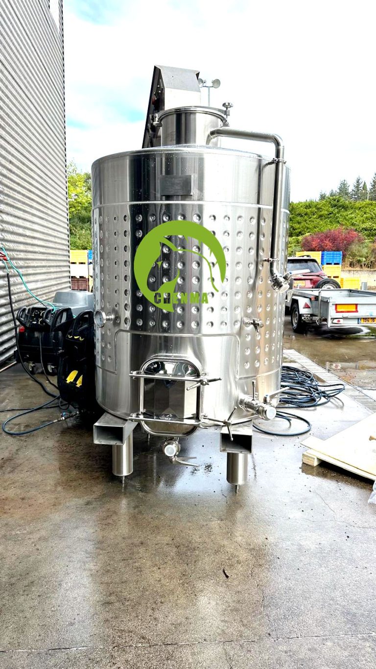 2000L Red wine fermentation tank with forklift