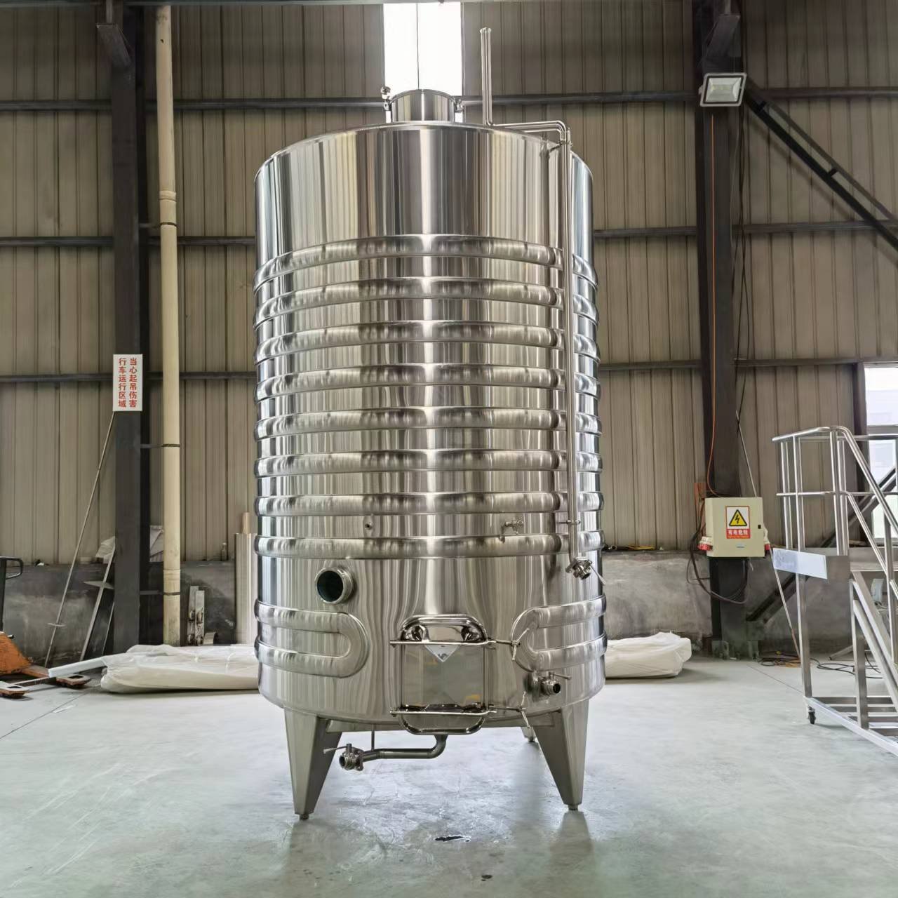 3000L-wine-fermenter1.jpg