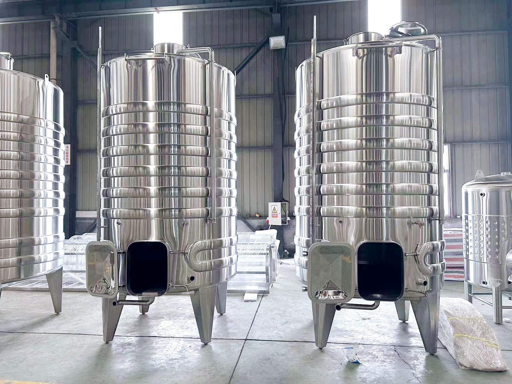 5000L-wine-fermenters-1.jpg