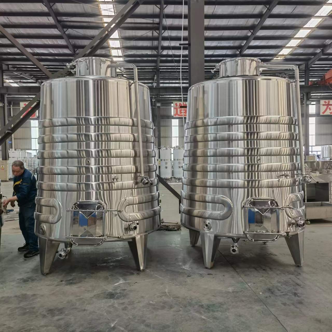 6000L-tapered-fermenter.jpg