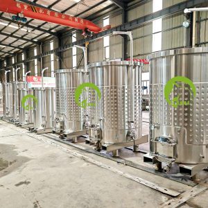 800L and 1000L and 2300L floating lid tank with forklift