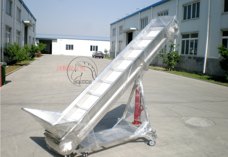 Scraper elevator for wine processing equipment