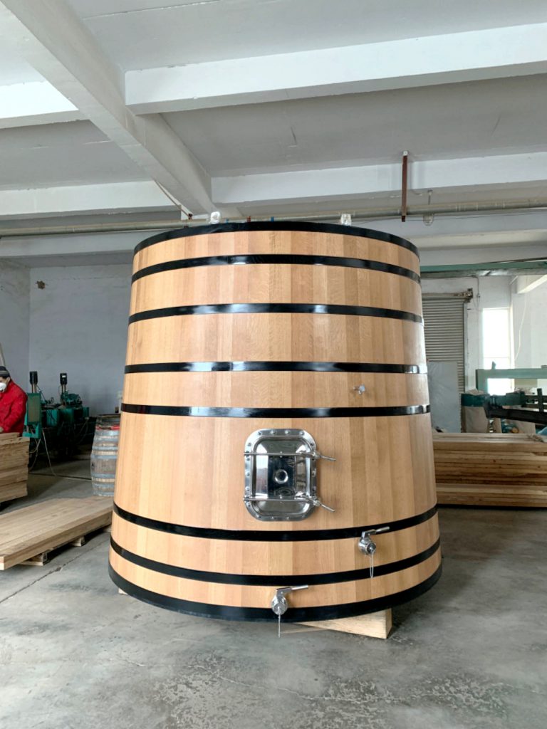 10000L oak wine barrel