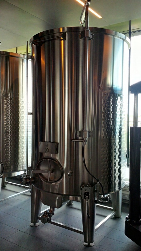 variable-capacity-wine-tank-1.jpg