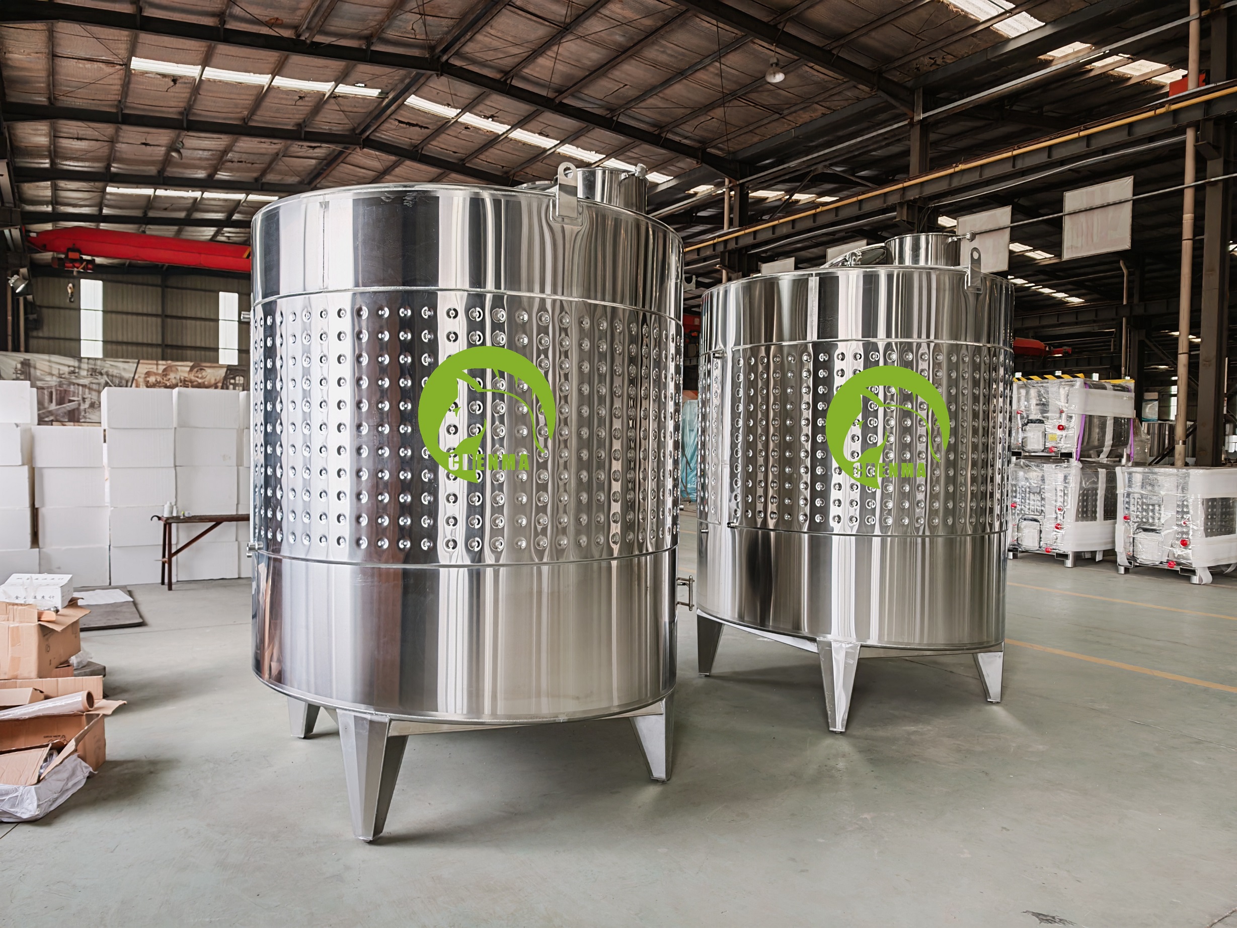 4500L white wine fermentation tanks