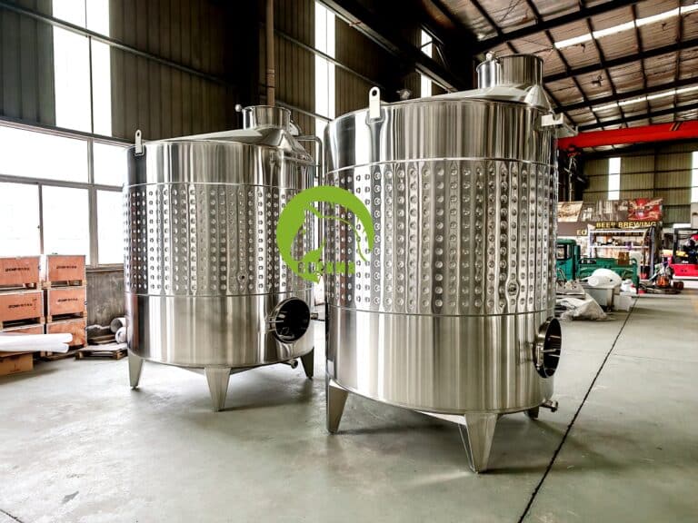 4500L white wine fermentation tanks