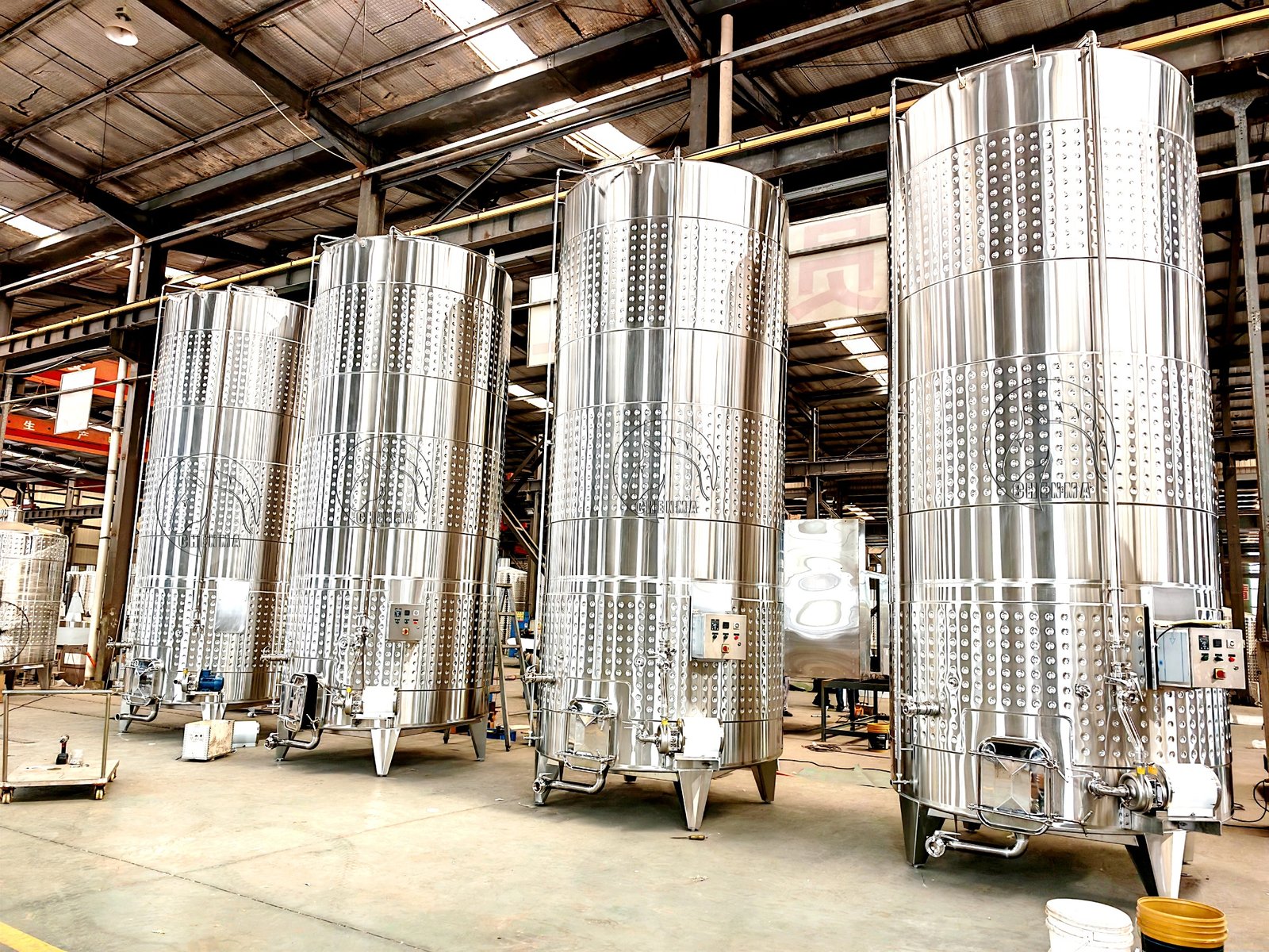 20000L pump-over wine tanks