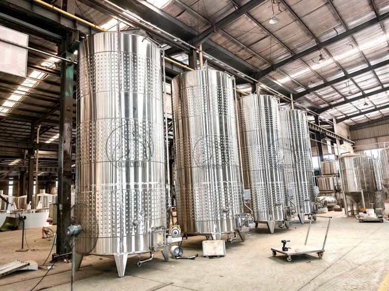 20000L pump-over wine tanks