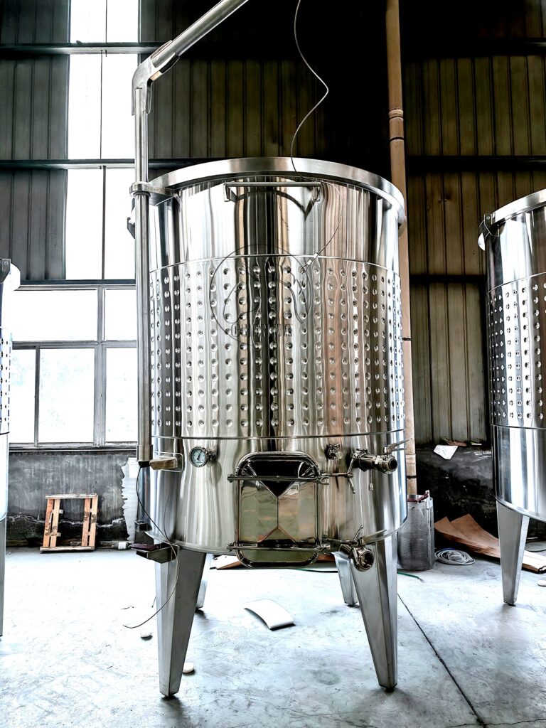 floating lid wine tank