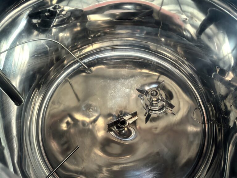 saline mixing tank with magnetic stirrer