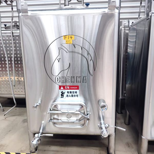 2000L cube tank with legs