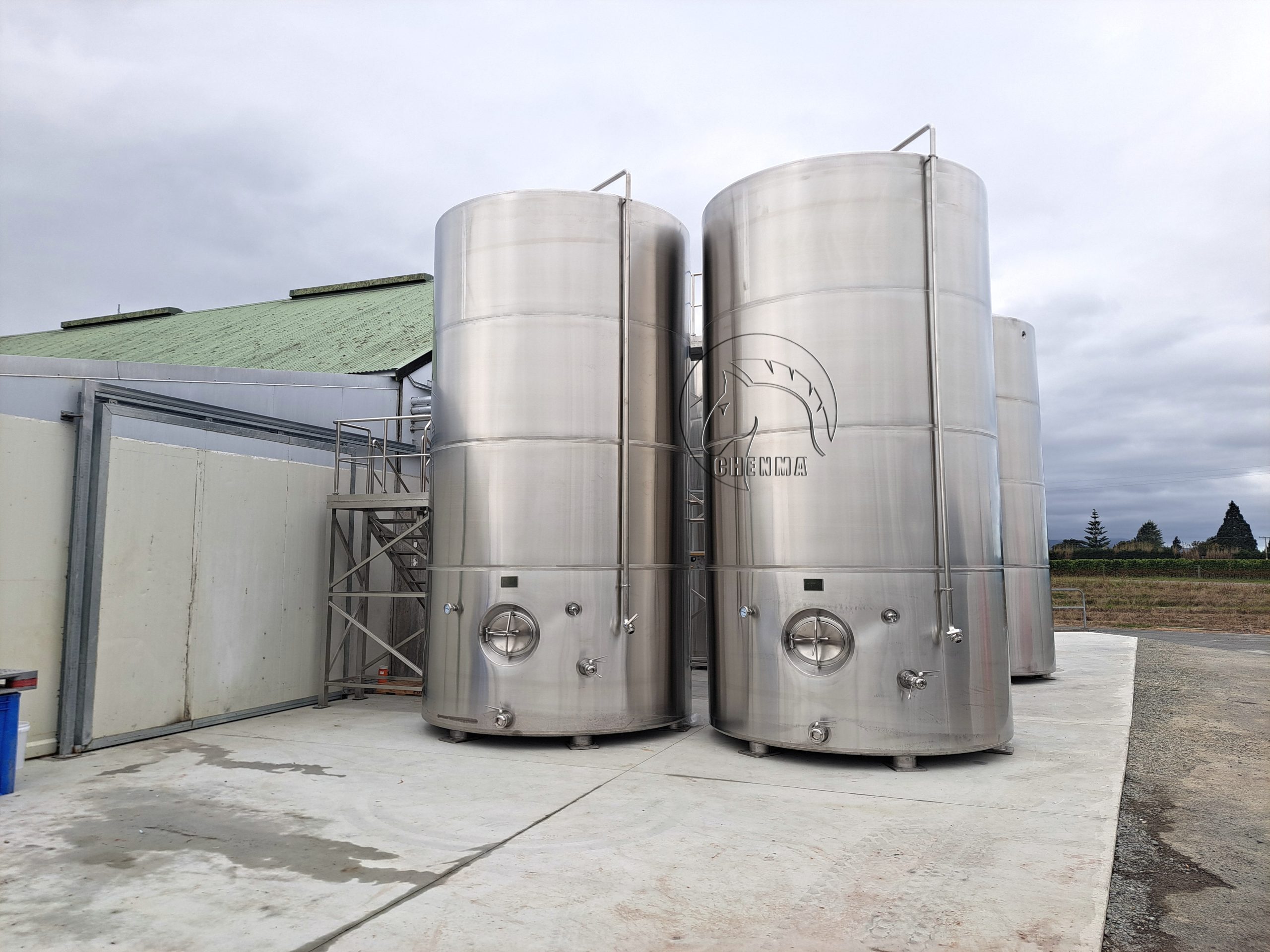 25000L white wine fermenters
