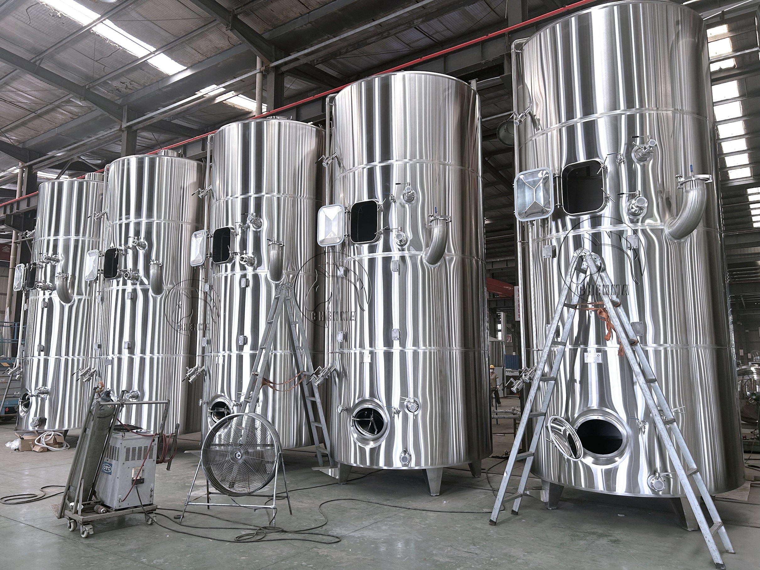 7000L+8000L wine fermentation tanks