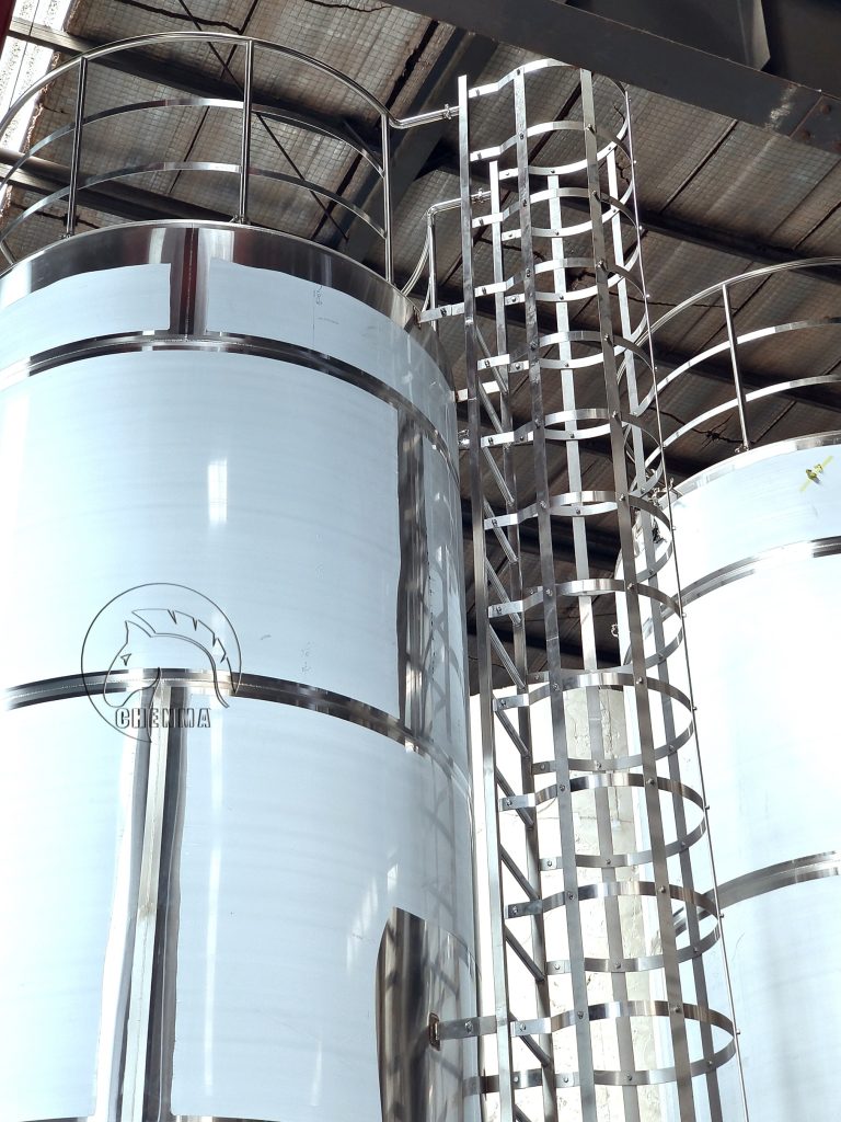 vertical water storage tank for drinking water