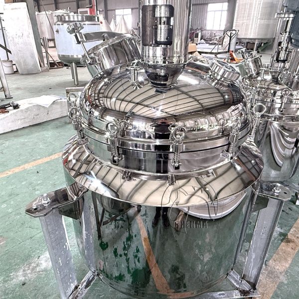 Chocolate mixing tank