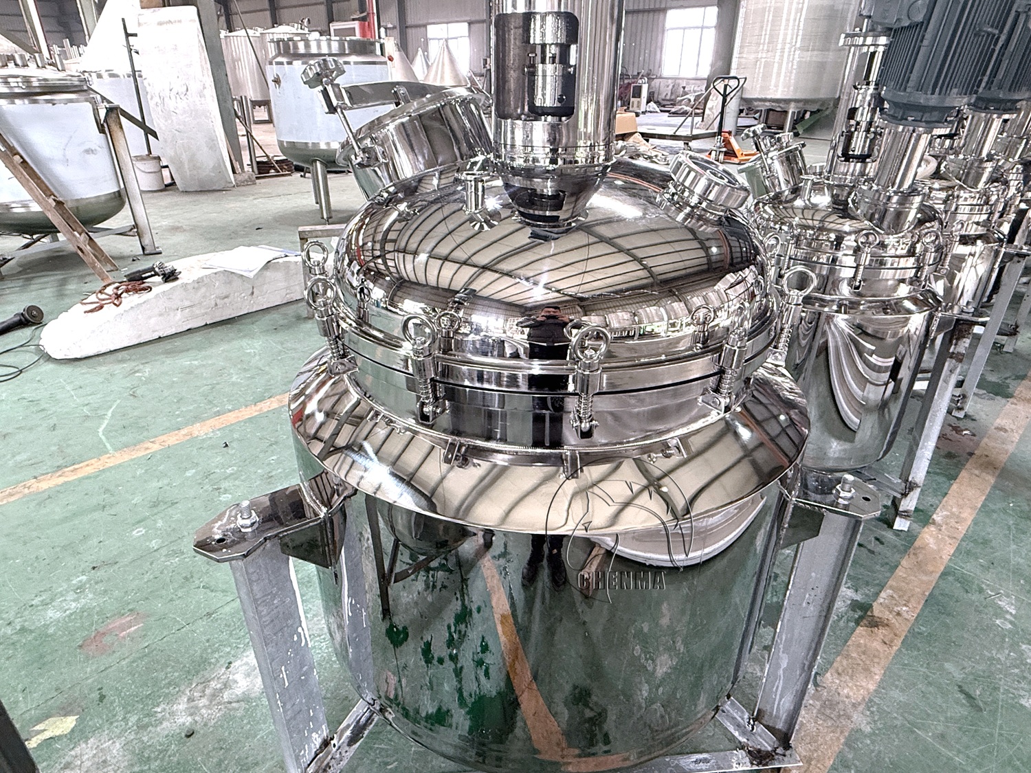 Chocolate mixing tank